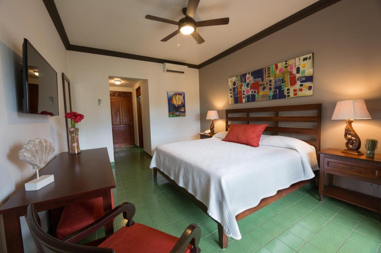 Club Del Mar Oceanfront Hotel Jaco Ngoại thất bức ảnh